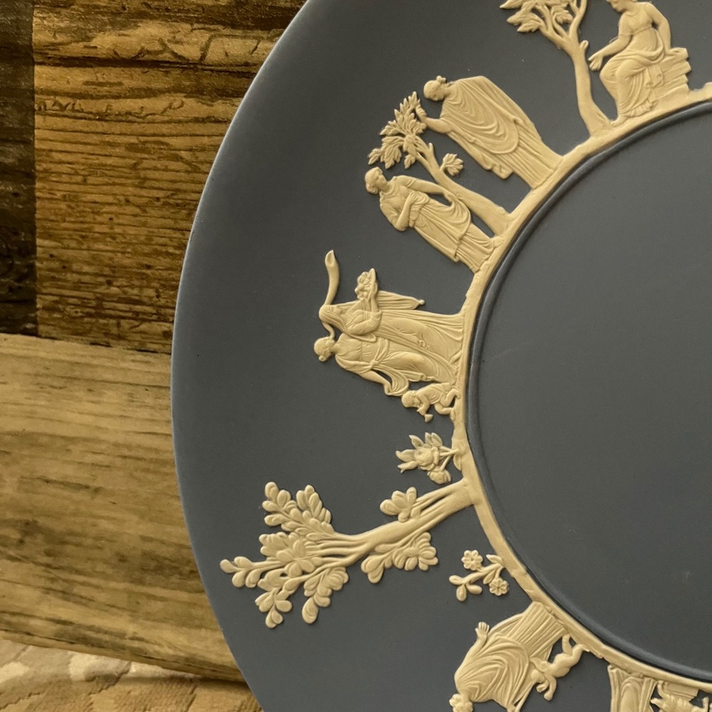 Wedgwood Jasperware Blue Sacrificial Scenes Plate Made in England Stoneware - Picture 4 of 6